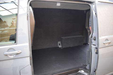 Volkswagen Transporter 2.0 BiTDI T32 Sportline Black Edition Panel Van 5dr Diesel DSG FWD SWB Euro 6 (s/s) (204 ps) - U669
