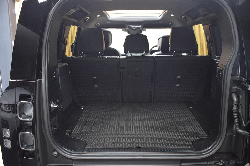 Land Rover Defender 110 5.0 P525 V8 SUV 5dr Petrol Auto 4WD Euro 6 (s/s) (525 ps) - U679