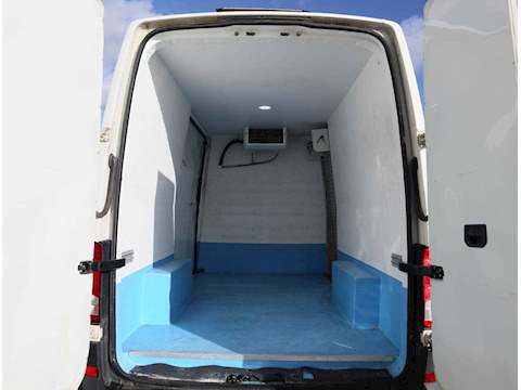 Volkswagen Crafter CR35 Fridge Van Startline MWB 140 PS 2.0 TDI - U183