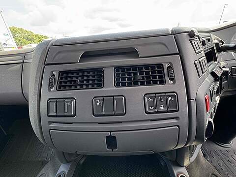 DAF XF 460 6X2 TRACTOR UNIT - U237