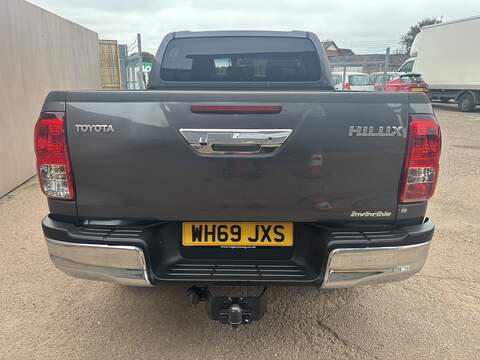 Toyota Hilux D-4D Invincible - U498