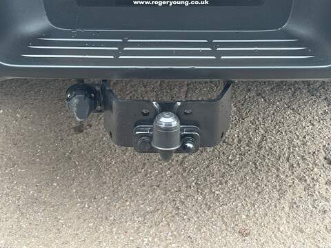 Toyota Hilux D-4D Invincible - U498