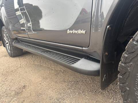 Toyota Hilux D-4D Invincible - U498