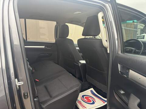 Toyota Hilux D-4D Invincible - U498