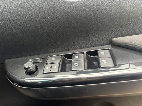 Toyota Hilux D-4D Invincible - U498