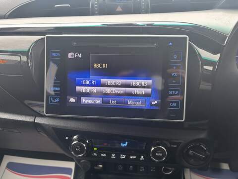 Toyota Hilux D-4D Invincible - U498