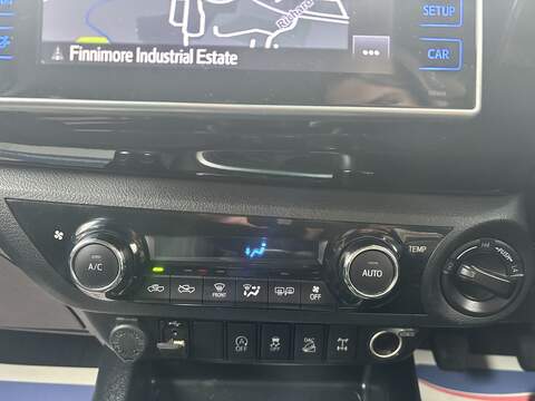 Toyota Hilux D-4D Invincible - U498