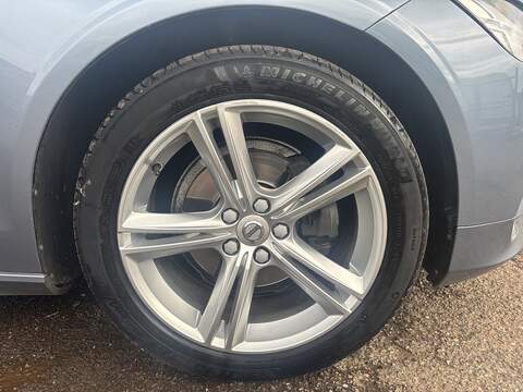 Volvo V90 D4 Momentum - U509