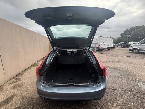 Volvo V90 D4 Momentum - U509