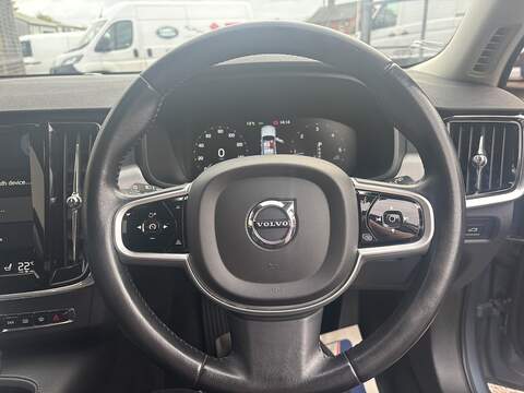 Volvo V90 D4 Momentum - U509