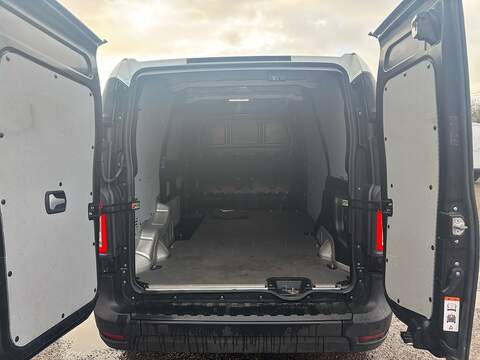 LEVC VN5 Business - U561