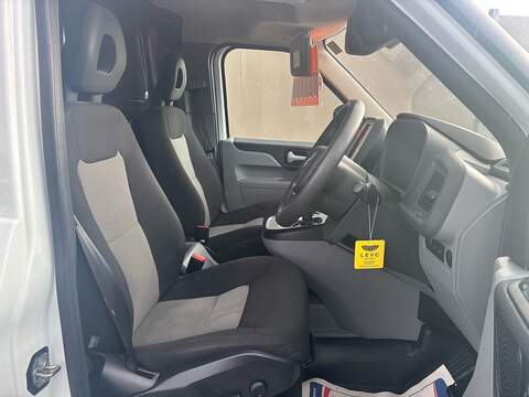 LEVC VN5 Business - U561