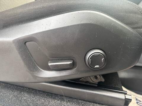 LEVC VN5 Business - U561