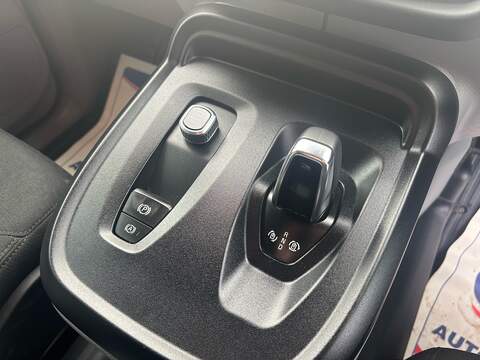 LEVC VN5 Business - U561