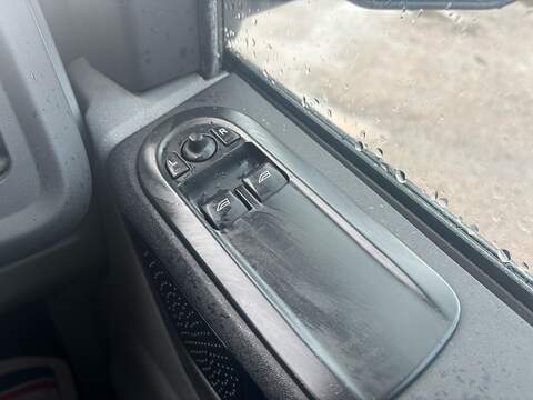 LEVC VN5 Business - U561