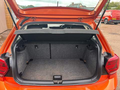 Volkswagen Polo TSI SE - U646