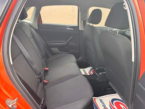 Volkswagen Polo TSI SE - U646