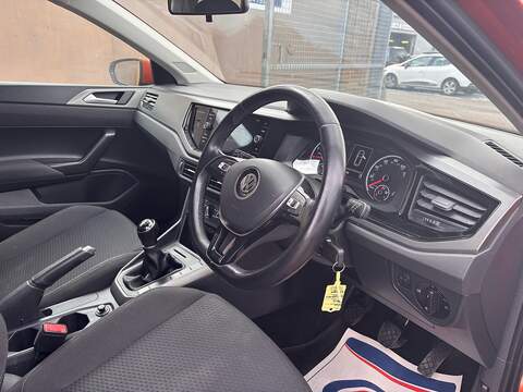 Volkswagen Polo TSI SE - U646