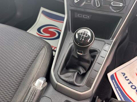 Volkswagen Polo TSI SE - U646