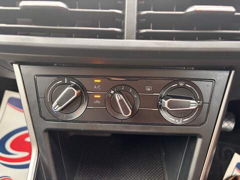 Volkswagen Polo TSI SE - U646