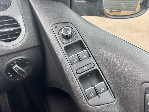 Volkswagen Tiguan TDI BlueMotion Tech R-Line - U652
