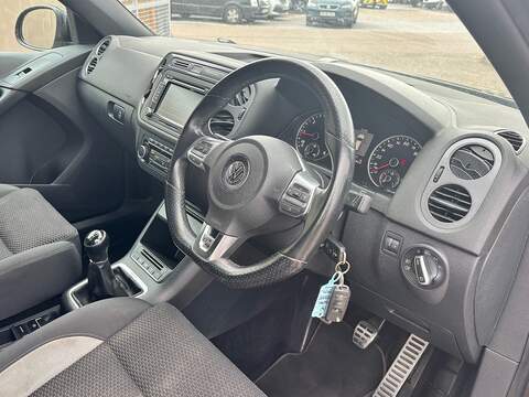 Volkswagen Tiguan TDI BlueMotion Tech R-Line - U652