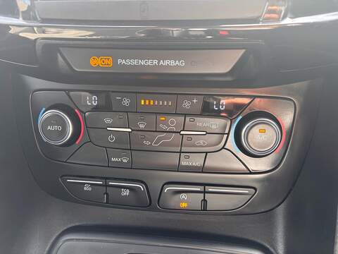 Ford Grand Tourneo Connect EcoBlue Titanium - U677