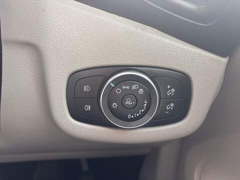 Ford Grand Tourneo Connect EcoBlue Titanium - U677