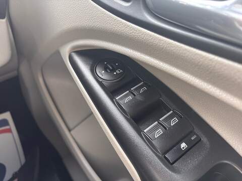 Ford Grand Tourneo Connect EcoBlue Titanium - U677