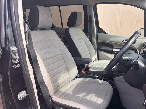 Ford Grand Tourneo Connect EcoBlue Titanium - U677