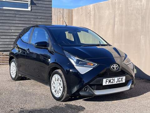 Toyota AYGO 2.0 TDI BlueMotion Tech R-Line SUV 5dr Diesel Manual 4WD Euro 5 (s/s) (170 ps)