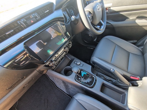 2.8 D-4D-h Invincible X Auto 4WD Euro 6 4dr