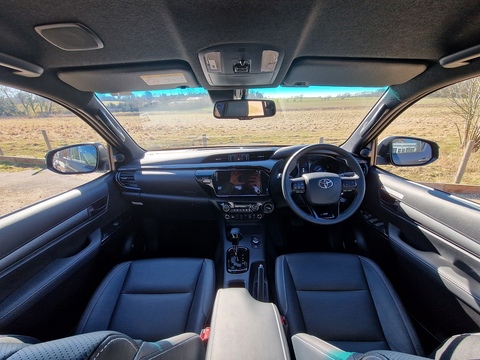 2.8 D-4D-h Invincible X Auto 4WD Euro 6 4dr