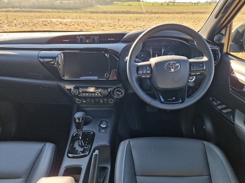 2.8 D-4D-h Invincible X Auto 4WD Euro 6 4dr