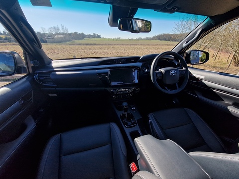 2.8 D-4D-h Invincible X Auto 4WD Euro 6 4dr