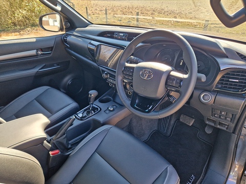 2.8 D-4D-h Invincible X Auto 4WD Euro 6 4dr