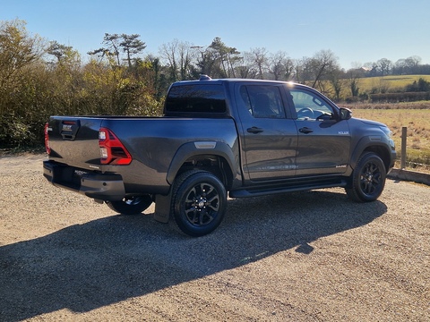 2.8 D-4D-h Invincible X Auto 4WD Euro 6 4dr