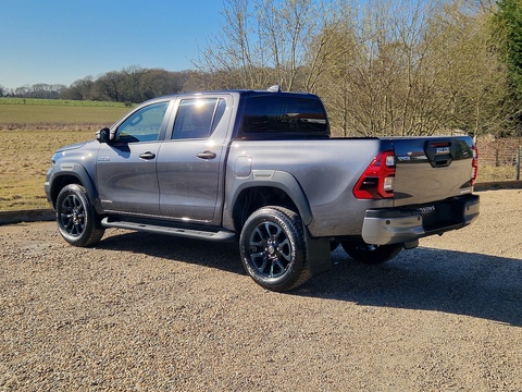 2.8 D-4D-h Invincible X Auto 4WD Euro 6 4dr