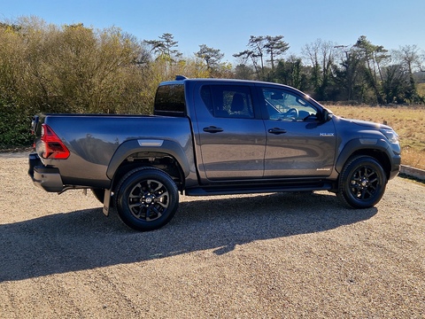 2.8 D-4D-h Invincible X Auto 4WD Euro 6 4dr