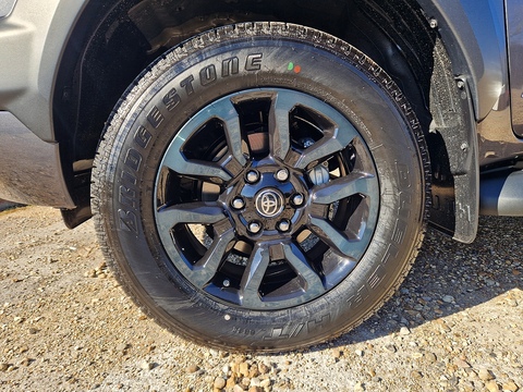 2.8 D-4D-h Invincible X Auto 4WD Euro 6 4dr