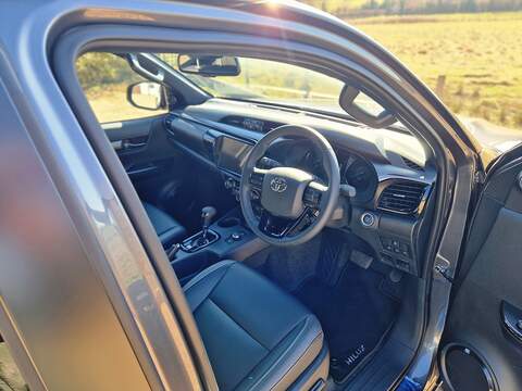 2.8 D-4D-h Invincible X Auto 4WD Euro 6 4dr