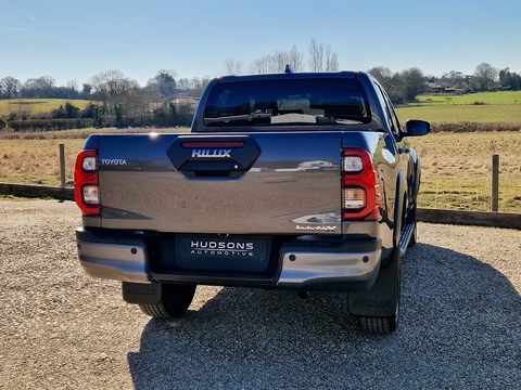 2.8 D-4D-h Invincible X Auto 4WD Euro 6 4dr