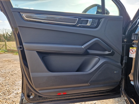 3.0 V6 E-Hybrid 17.9kWh Platinum Edition Coupe 5dr Petrol Plug-in Hybrid TiptronicS 4WD Euro 6 (s/s) (3.6kW Charger) (462 ps)