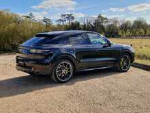 Porsche Cayenne V6 E-Hybrid Platinum Edition 