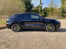 Porsche Cayenne V6 E-Hybrid Platinum Edition 