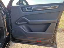 Porsche Cayenne V6 E-Hybrid Platinum Edition 