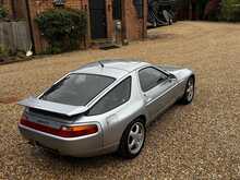 Porsche 928 GTS 