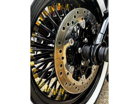 1745 FLSL Slim Custom Cruiser Petrol Manual Euro 5 (87 ps)