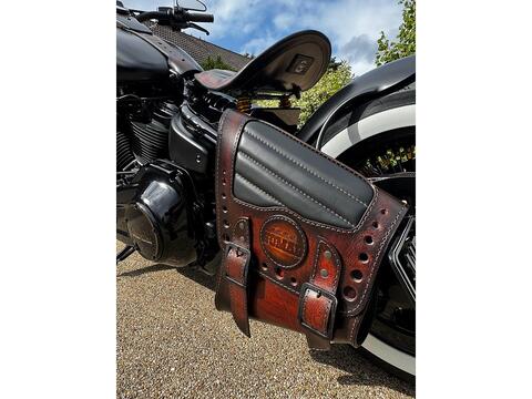 1745 FLSL Slim Custom Cruiser Petrol Manual Euro 5 (87 ps)