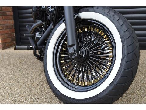 1745 FLSL Slim Custom Cruiser Petrol Manual Euro 5 (87 ps)